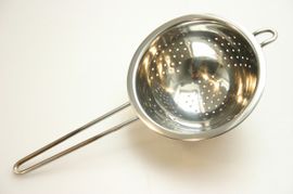 MAKRO - Szűrőedény 16 cm fogantyúval